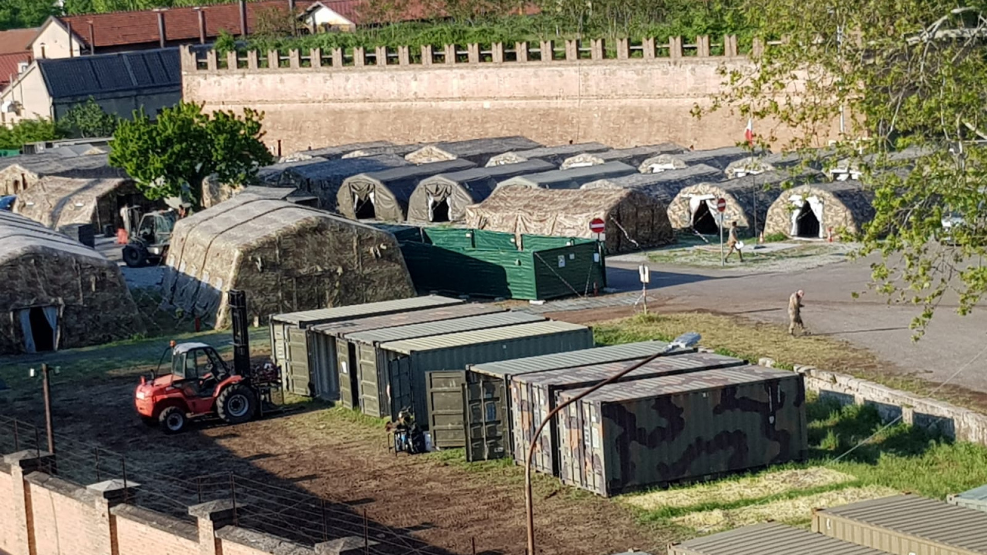 Iniziato lo smontaggio dell'ospedale militare da campo