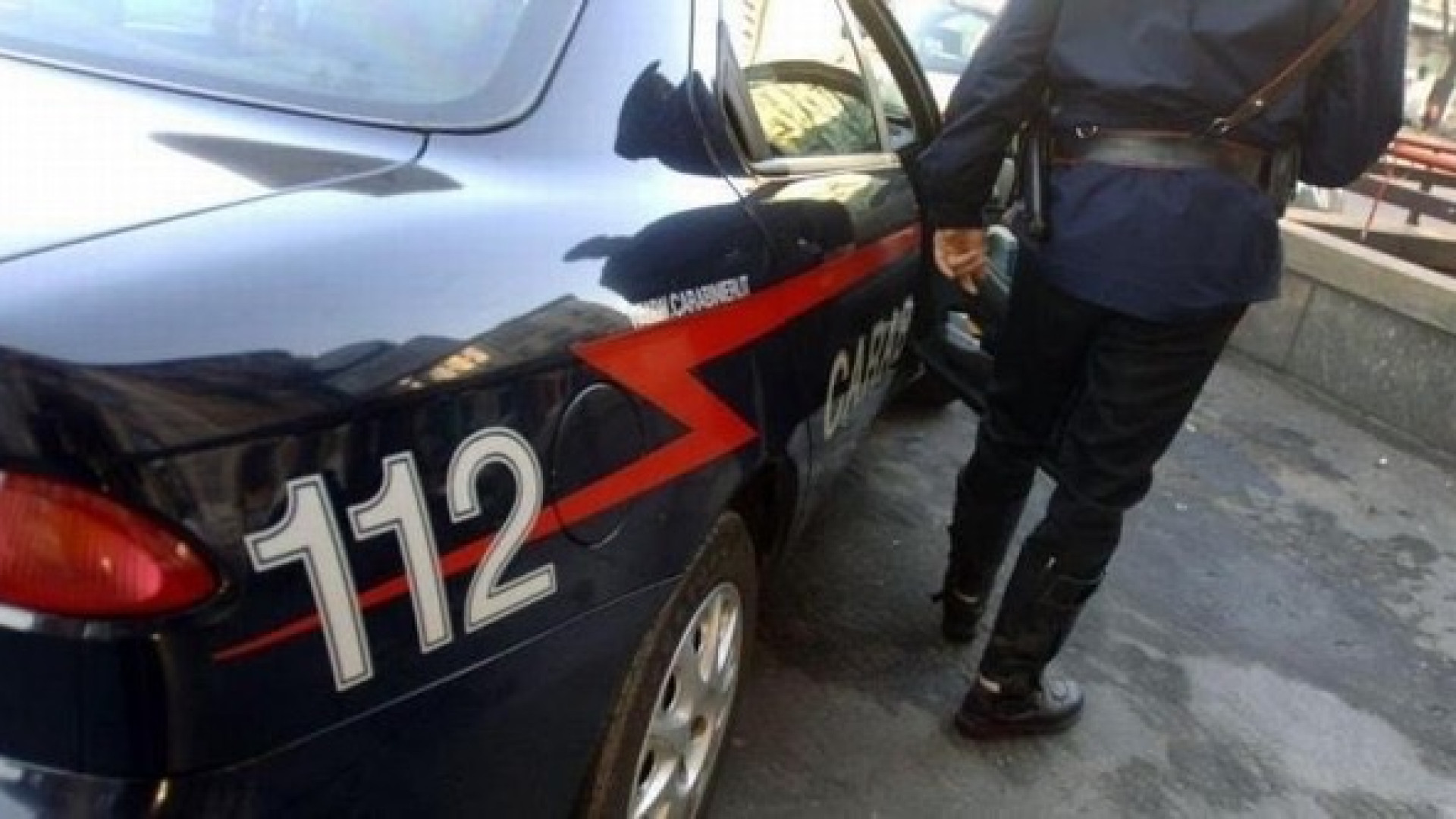 Ottone, sorpresi da una cittadina nella casa disabitata: due arresti per furto