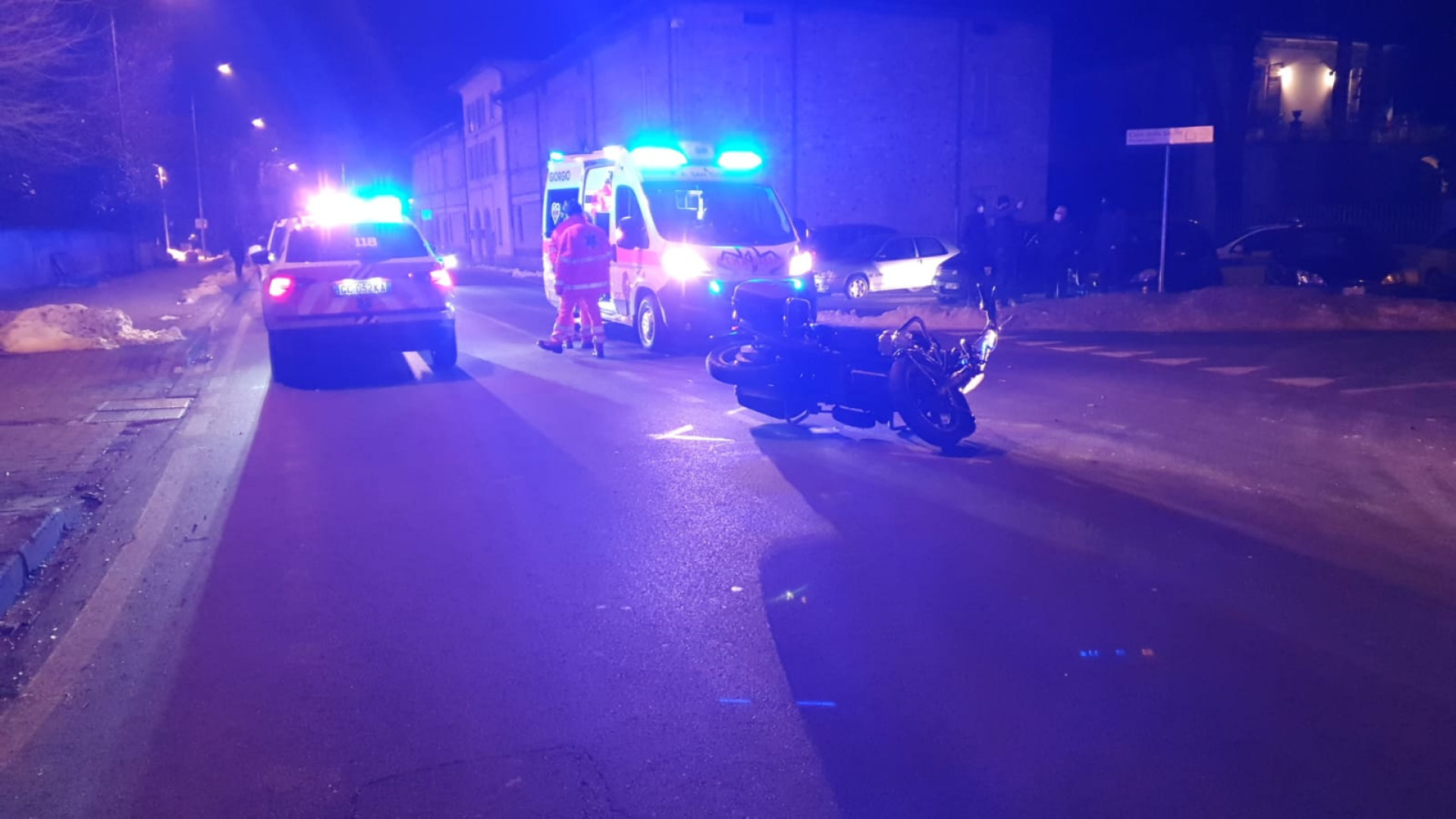 Incidente tra auto e moto a Podenzano. Centauro ferito