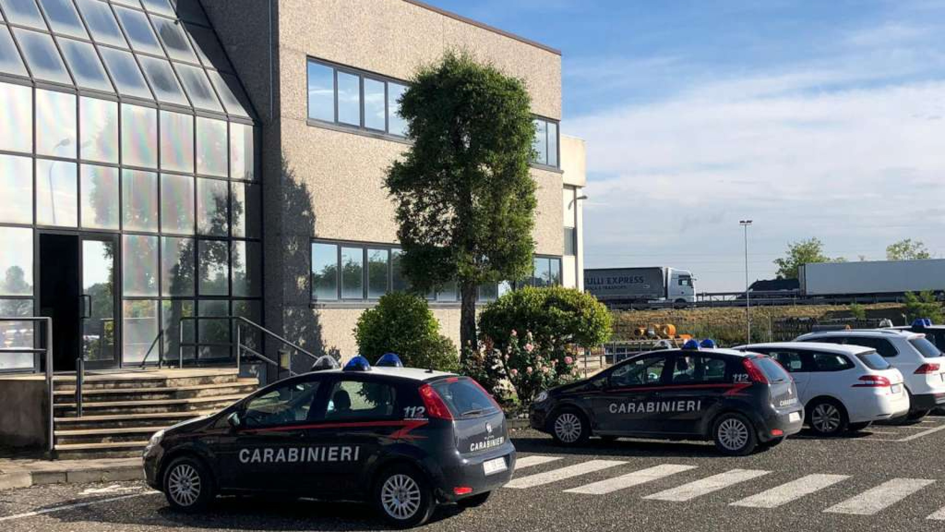 Incidente sul lavoro a Ponte Trebbia, 68enne perde la vita schiacciato da una lastra di acciaio