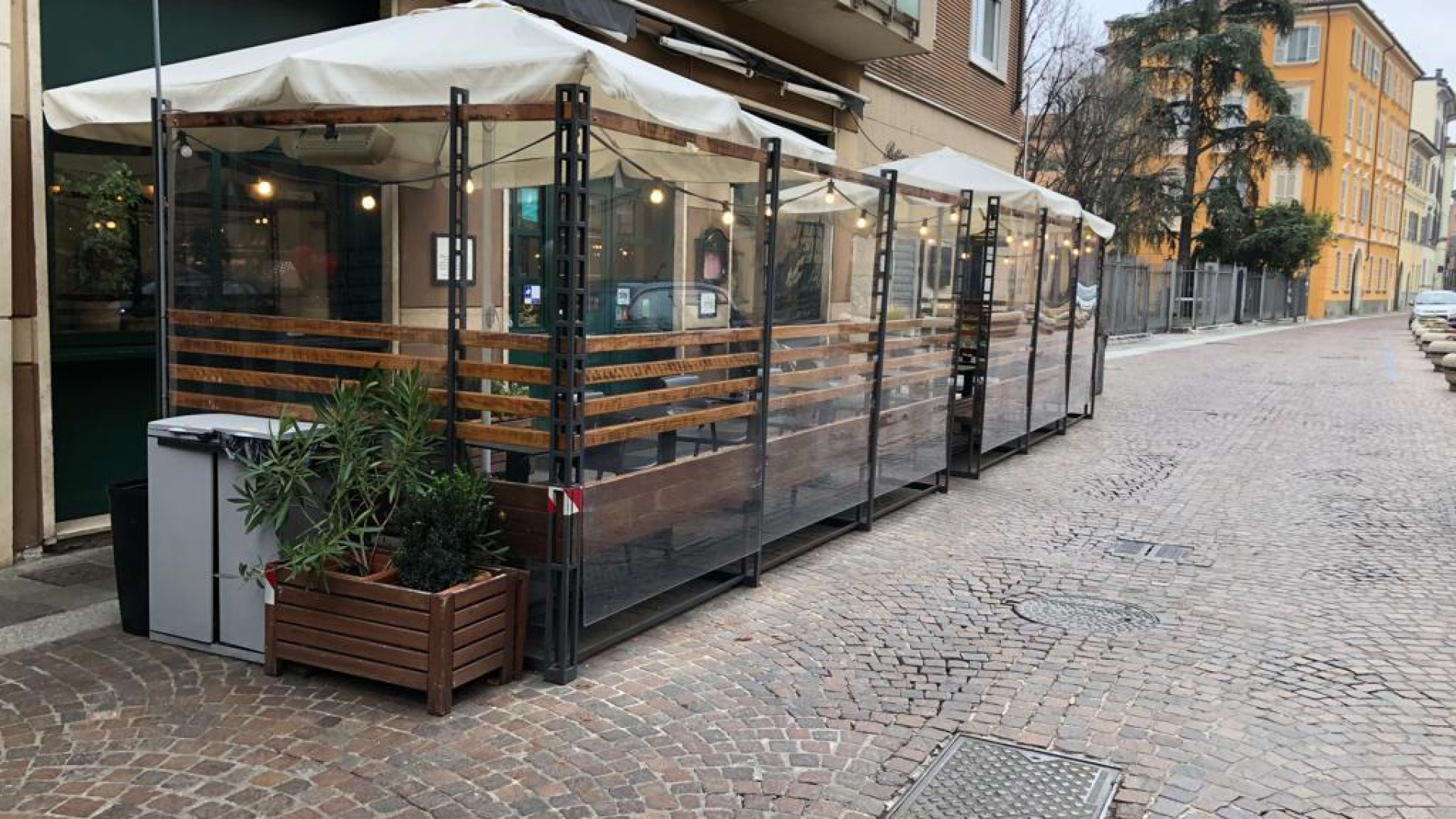 Banda del piede di porco scatenata: cinque colpi ai danni di bar e parrucchieri