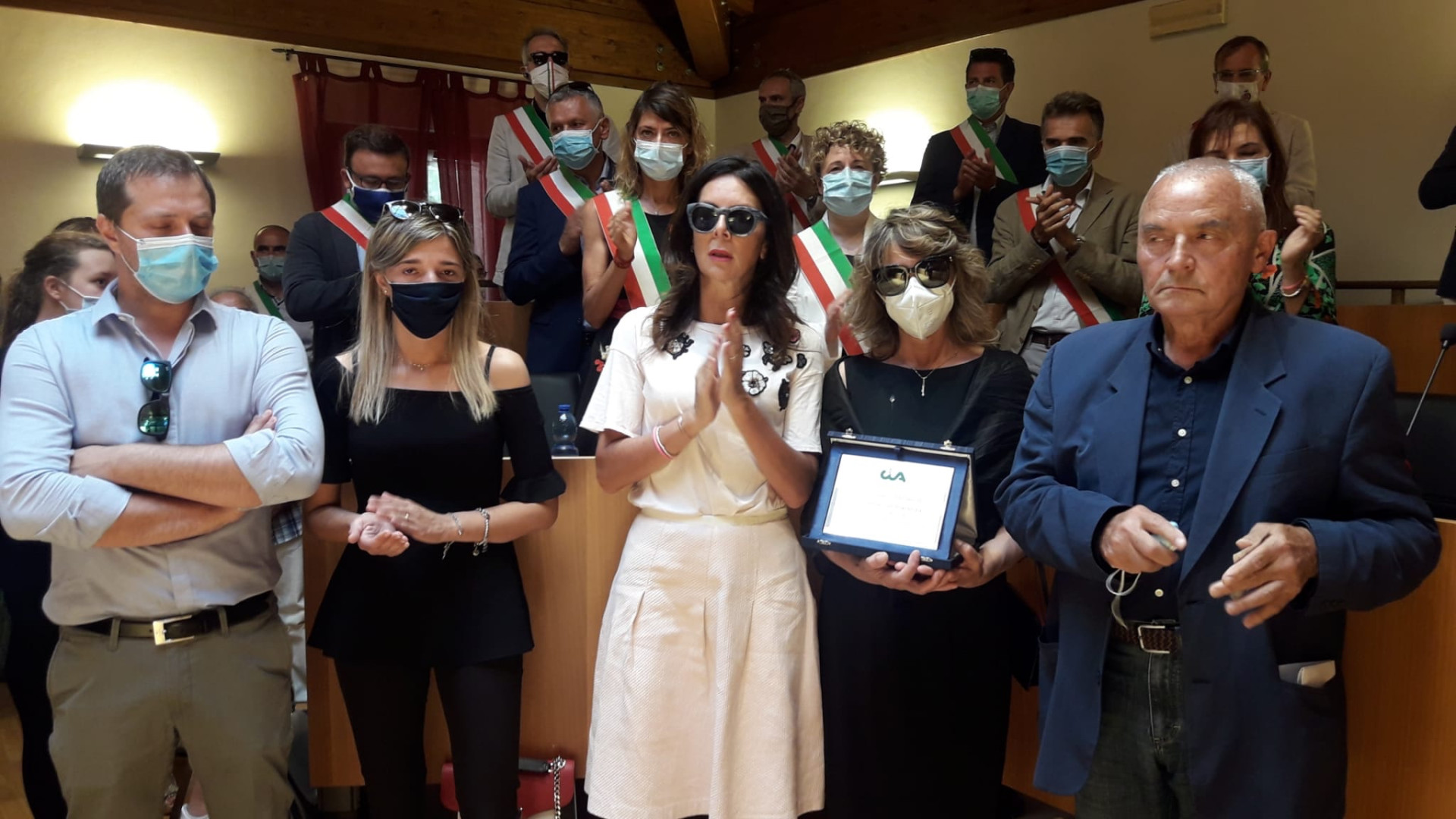 Aula consiliare intitolata al sindaco morto per Covid: "Per ricordare la sua dedizione"