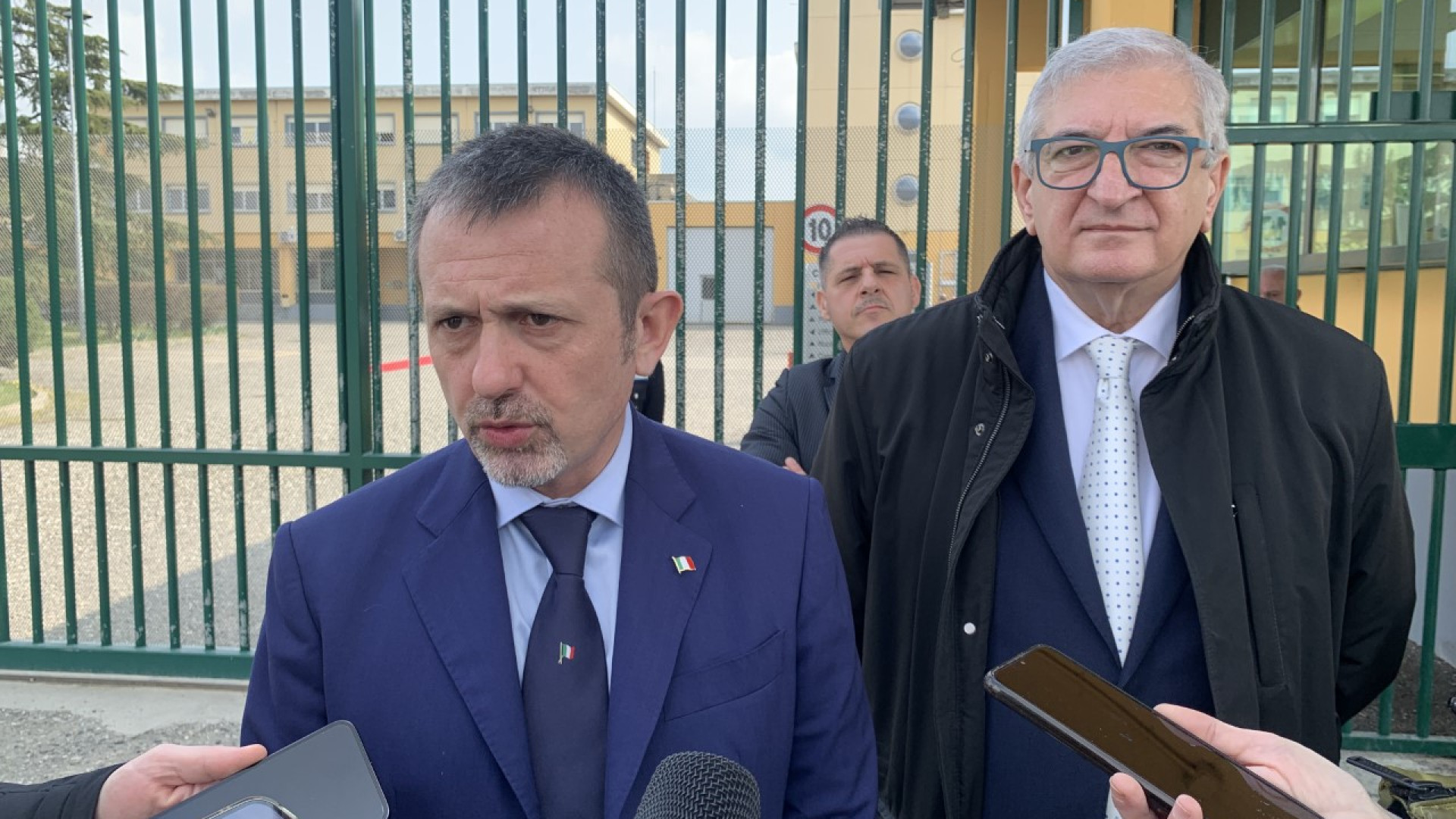 Carenze di organico in carcere, Delmastro: "Assunzioni e formazione"