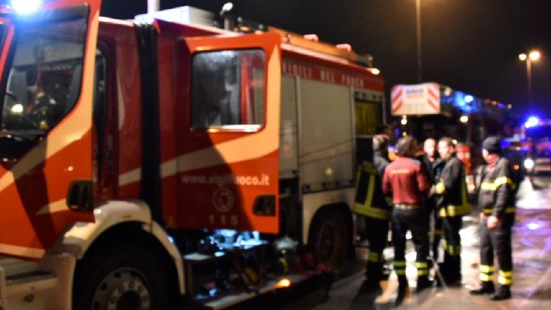 Altra notte di fuoco, torna in azione il piromane del Peep