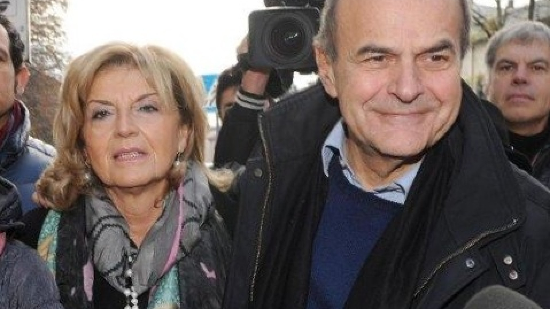 Tapiro di Striscia a lady Bersani: Valerio Staffelli a Piacenza