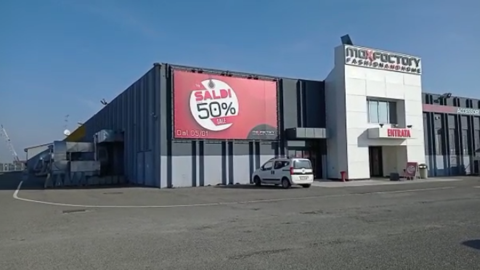 Rottofreno, ladri portano via la cassaforte del negozio. Nel bottino cinquemila euro