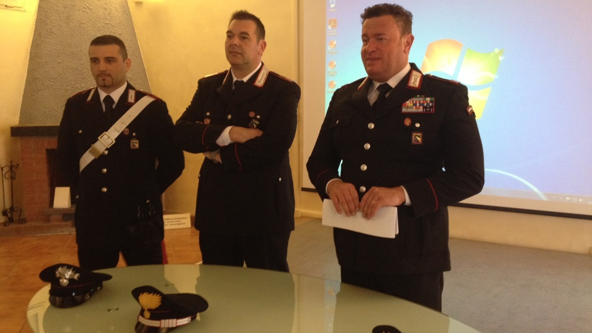 Rubava oggetti preziosi e sacri da un castello per poi rivenderli: ex custode in manette