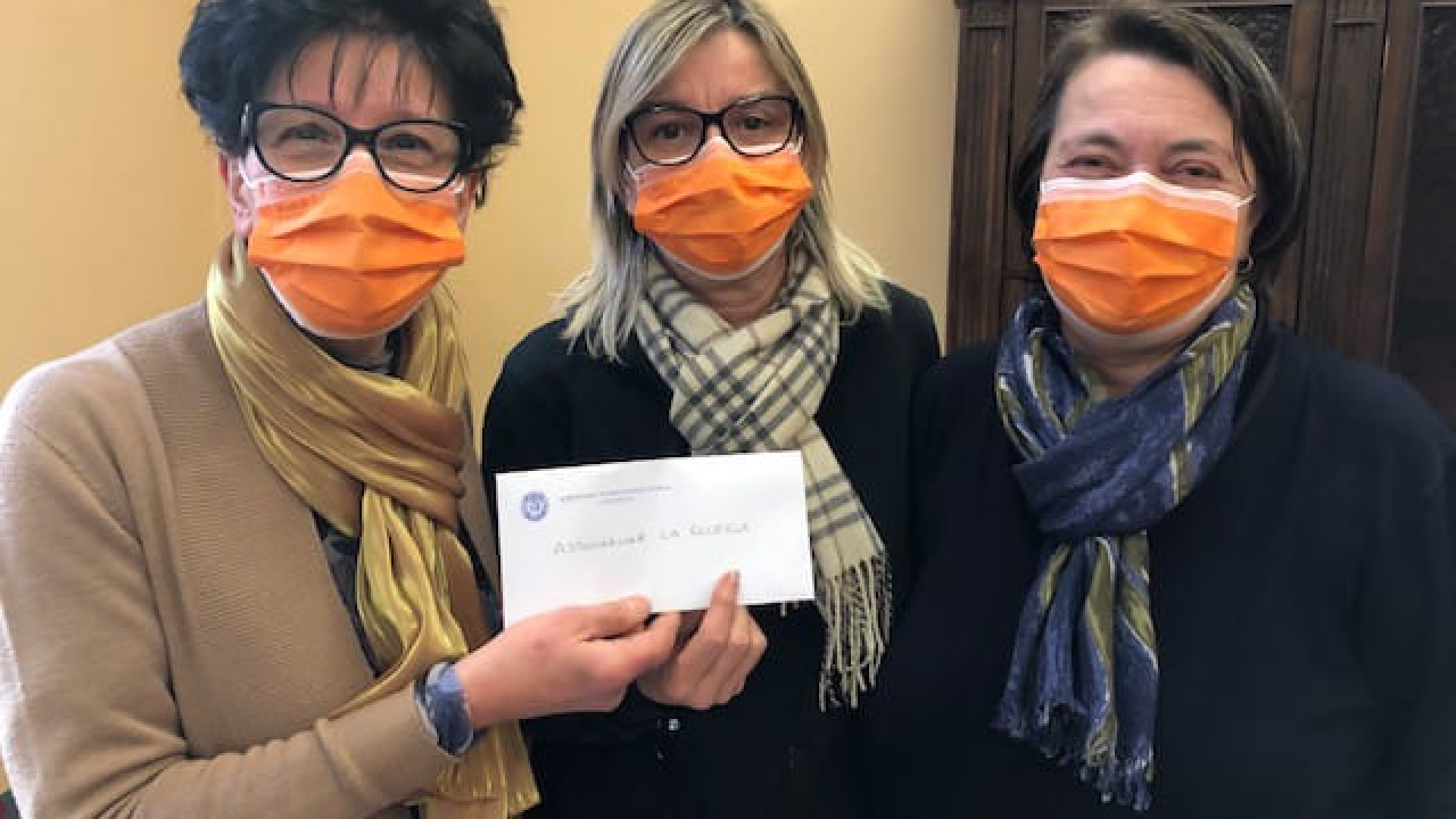 Soroptimist: 800 euro a Luna Stellata grazie agli ombrelli contro la violenza di genere