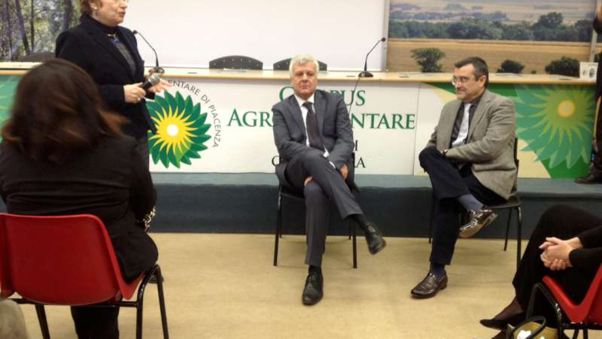 Il sottosegretario Galletti ai presidi: "Scuola, priorità del Governo"