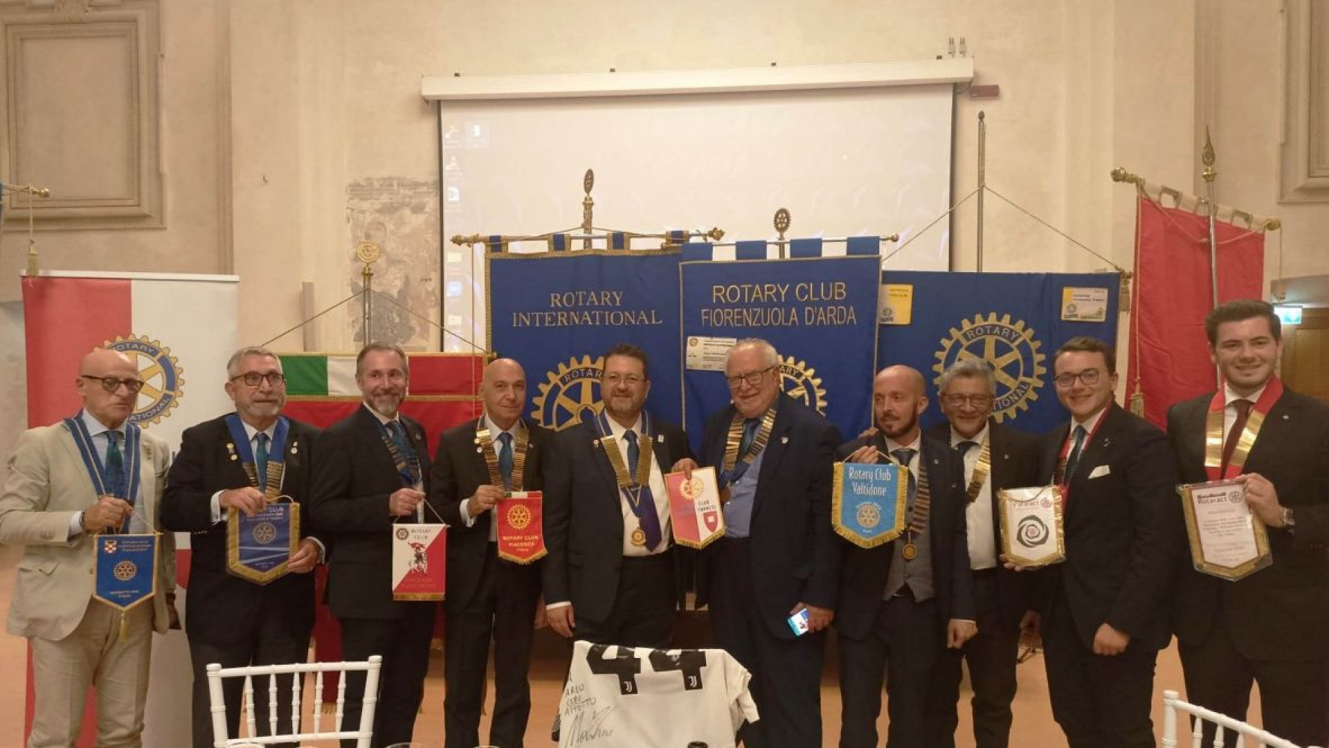 Rotary Club piacentini uniti per l'incontro con il governatore Conte