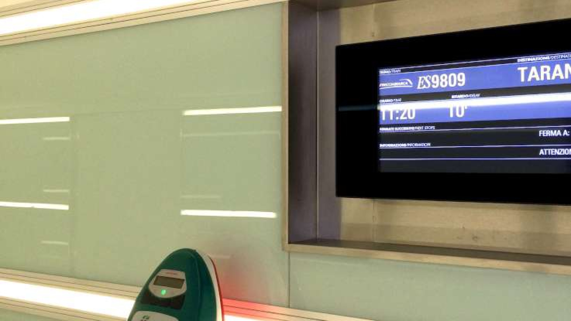 Stazione di Piacenza, riqualificato il sottopasso tra biglietteria e binari