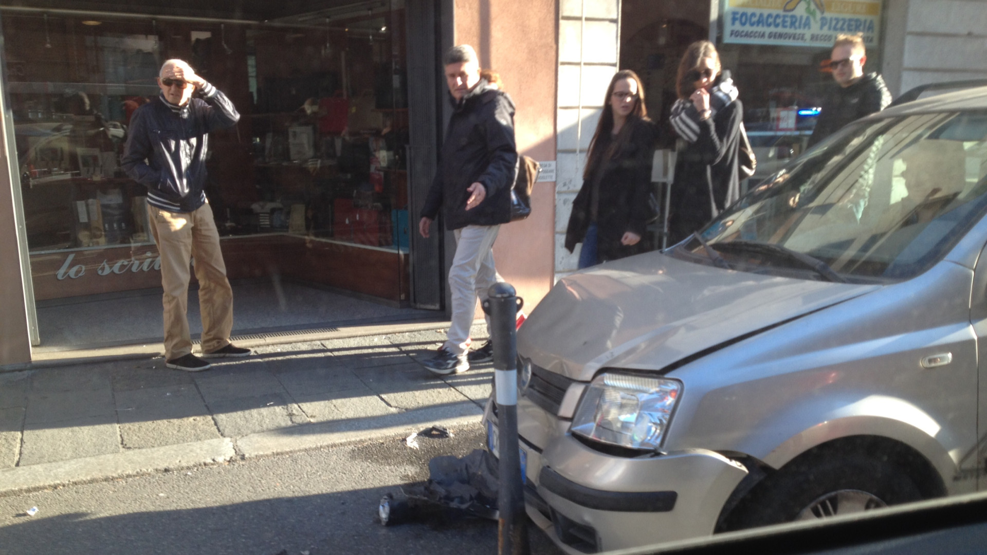 Corso, parigine abbattute da un'auto. Traffico in tilt
