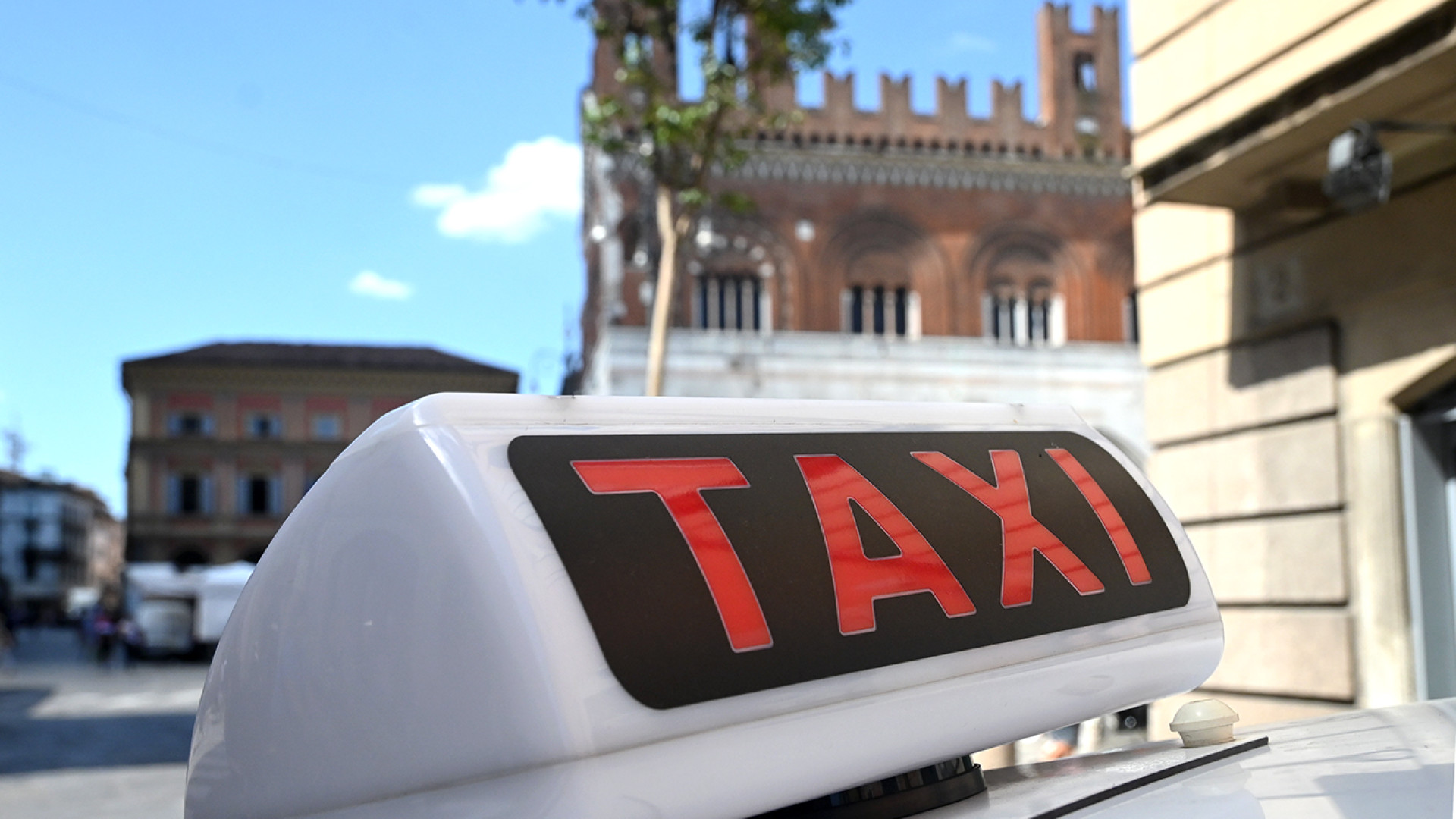 Nuove tariffe dei taxi entrate in vigore: "Adeguamento che mancava da 5 anni"