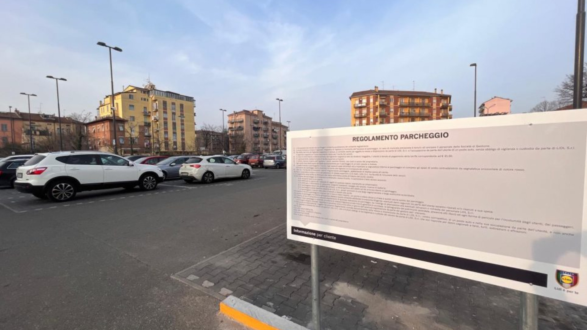 Parcheggi Lidl di Piacenza, |la soluzione è il disco orario? |Ipotesi sosta libera a tempo