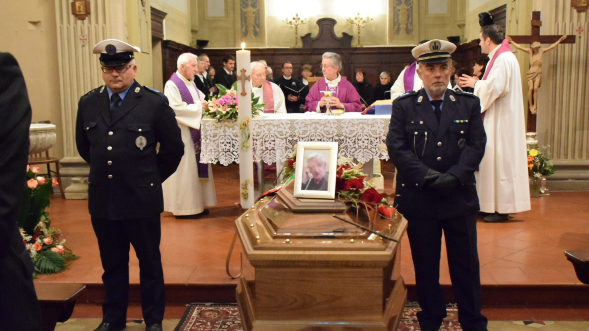 A Tuna i funerali di Francesconi. "Uomo semplice, un esempio per tutti"