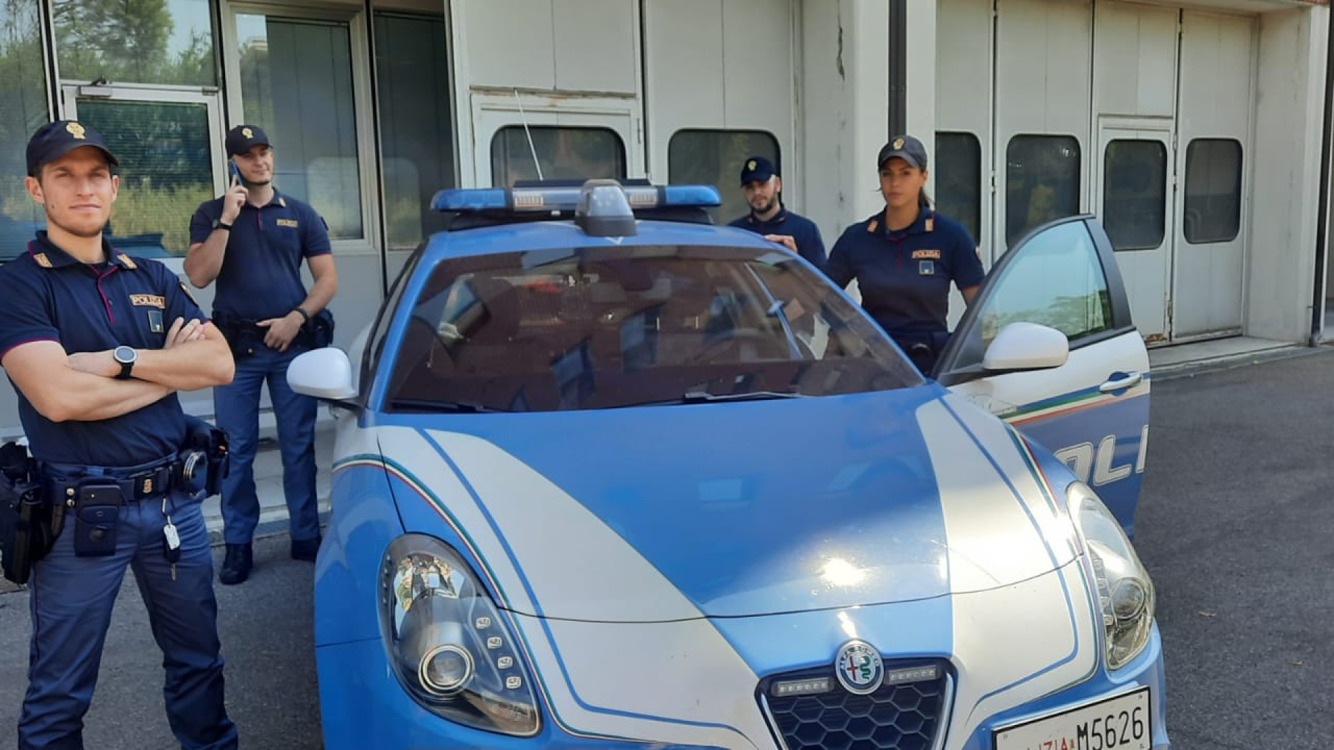 Prostituta aggredita nella notte, due uomini inseguiti e arrestati dalla polizia