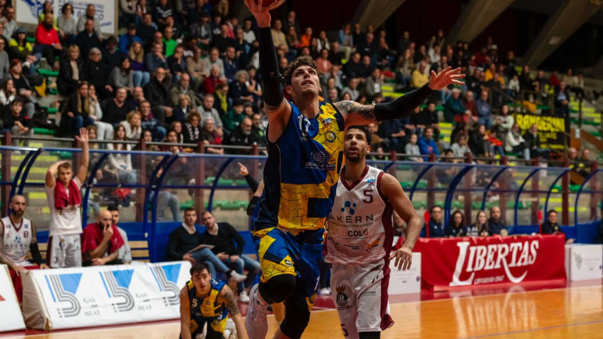 Un buon primo tempo non basta ai Fiorenzuola Bees: Libertas Livorno vince 87-68