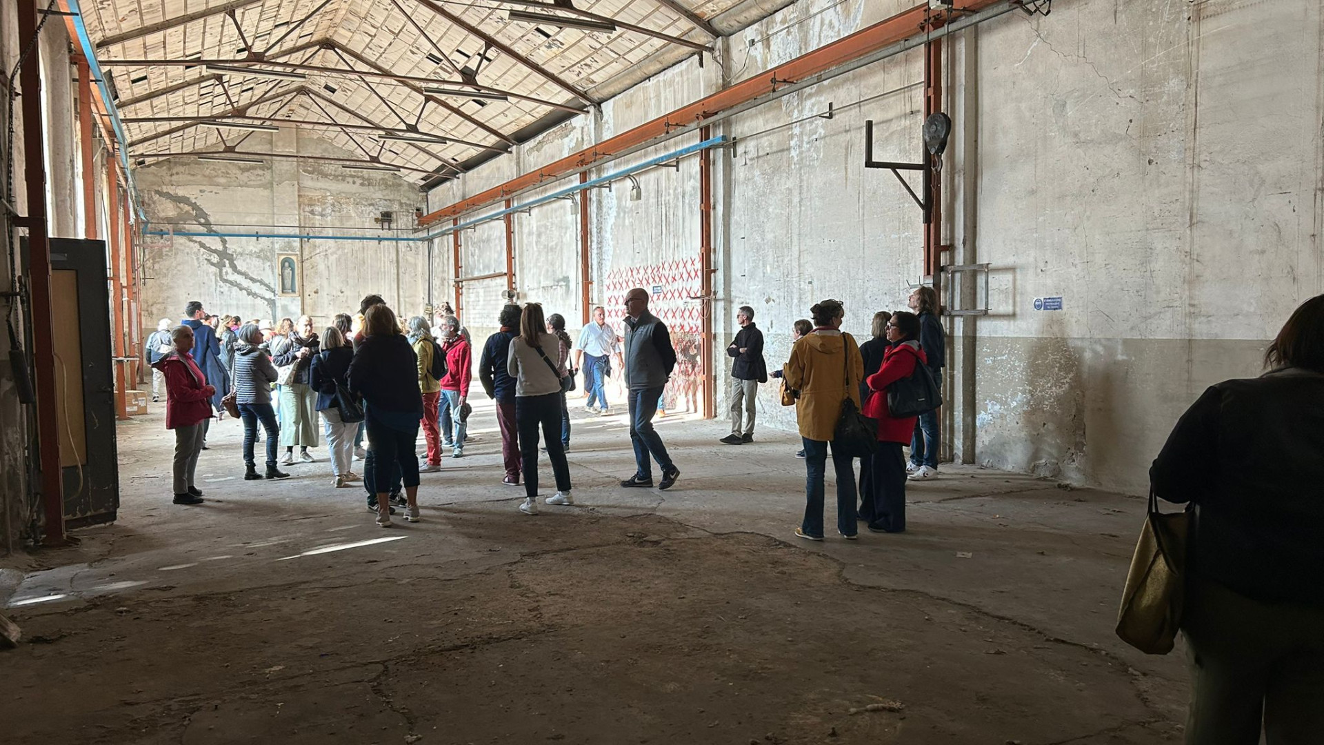 L'ex officina dei tram riapre le porte: in bici tra gli spazi dimenticati di Piacenza