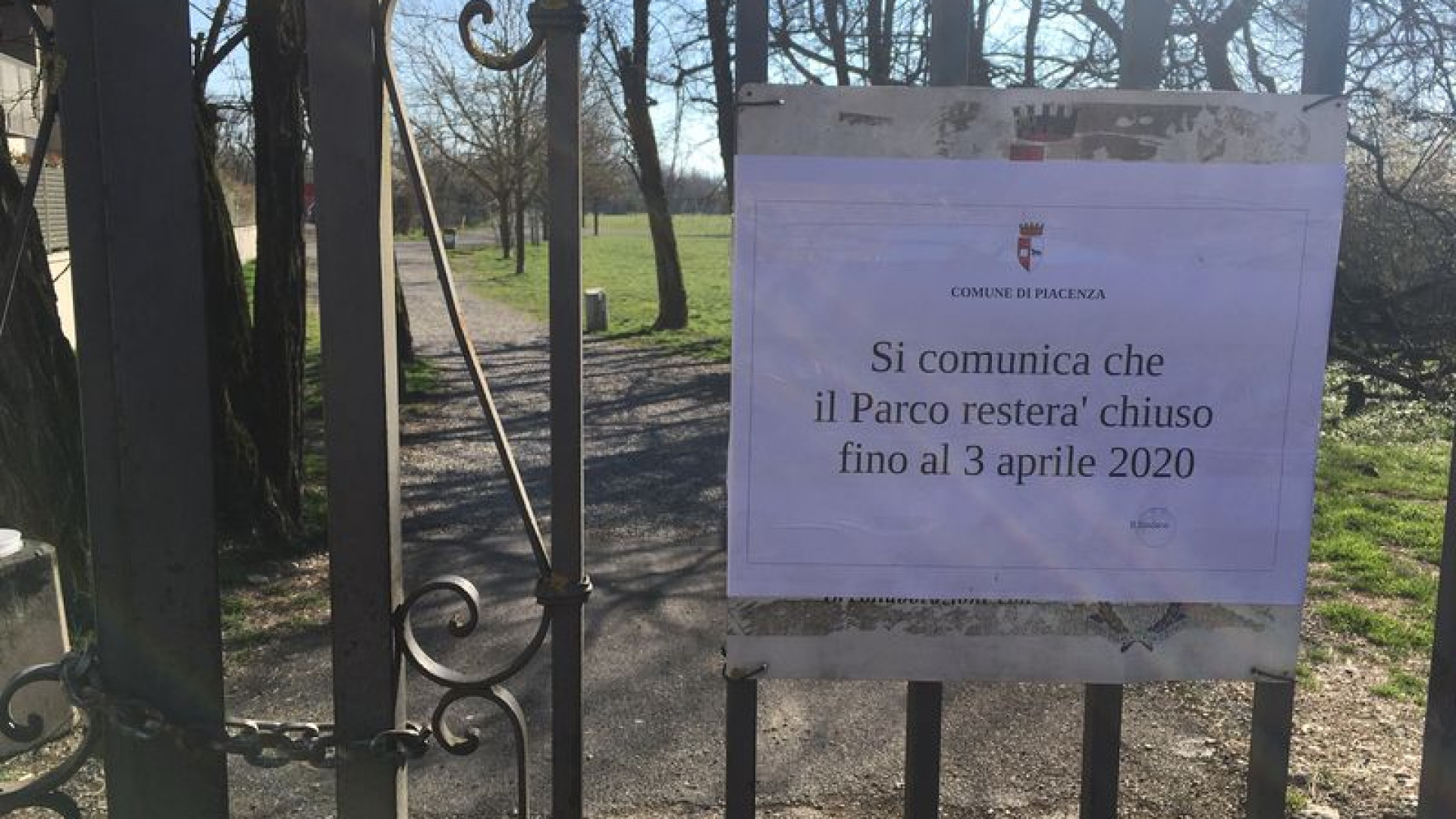 "Parchi e giardini comunali tutti chiusi, decisione sofferta ma state a casa": il sindaco emana il provvedimento