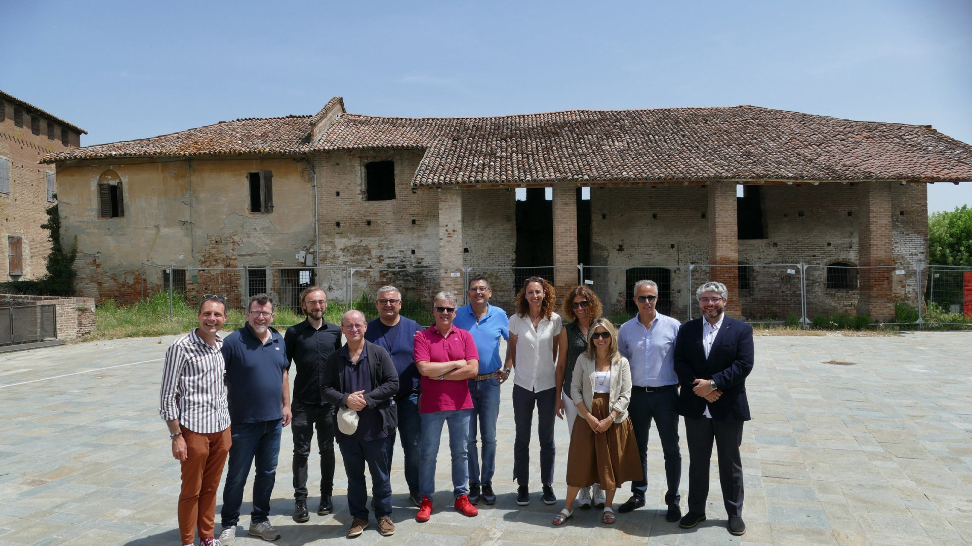 Calendasco, nuova vita per le scuderie del castello e le scuole  Gozzano grazie al Pnrr