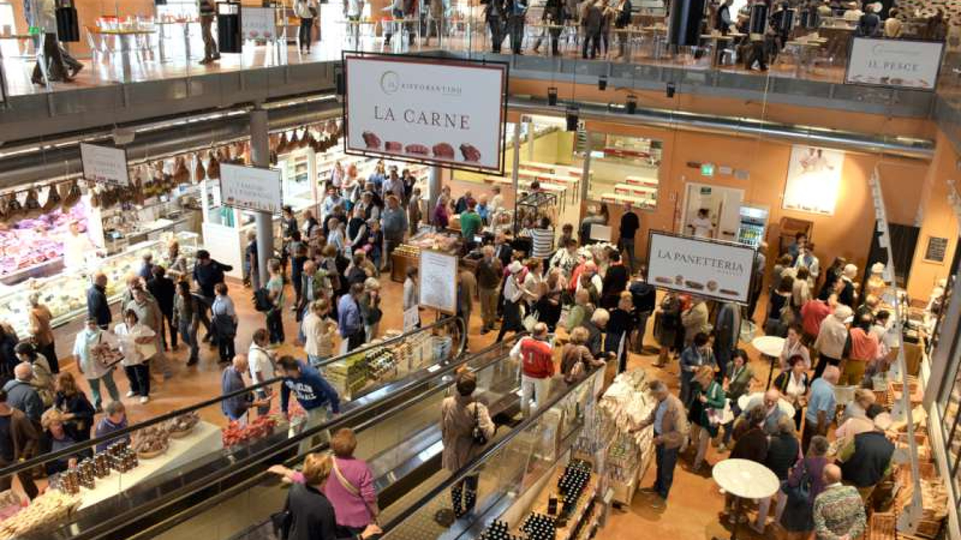 Eataly, 66 i lavoratori impiegati oggi. Otto a tempo indeterminato