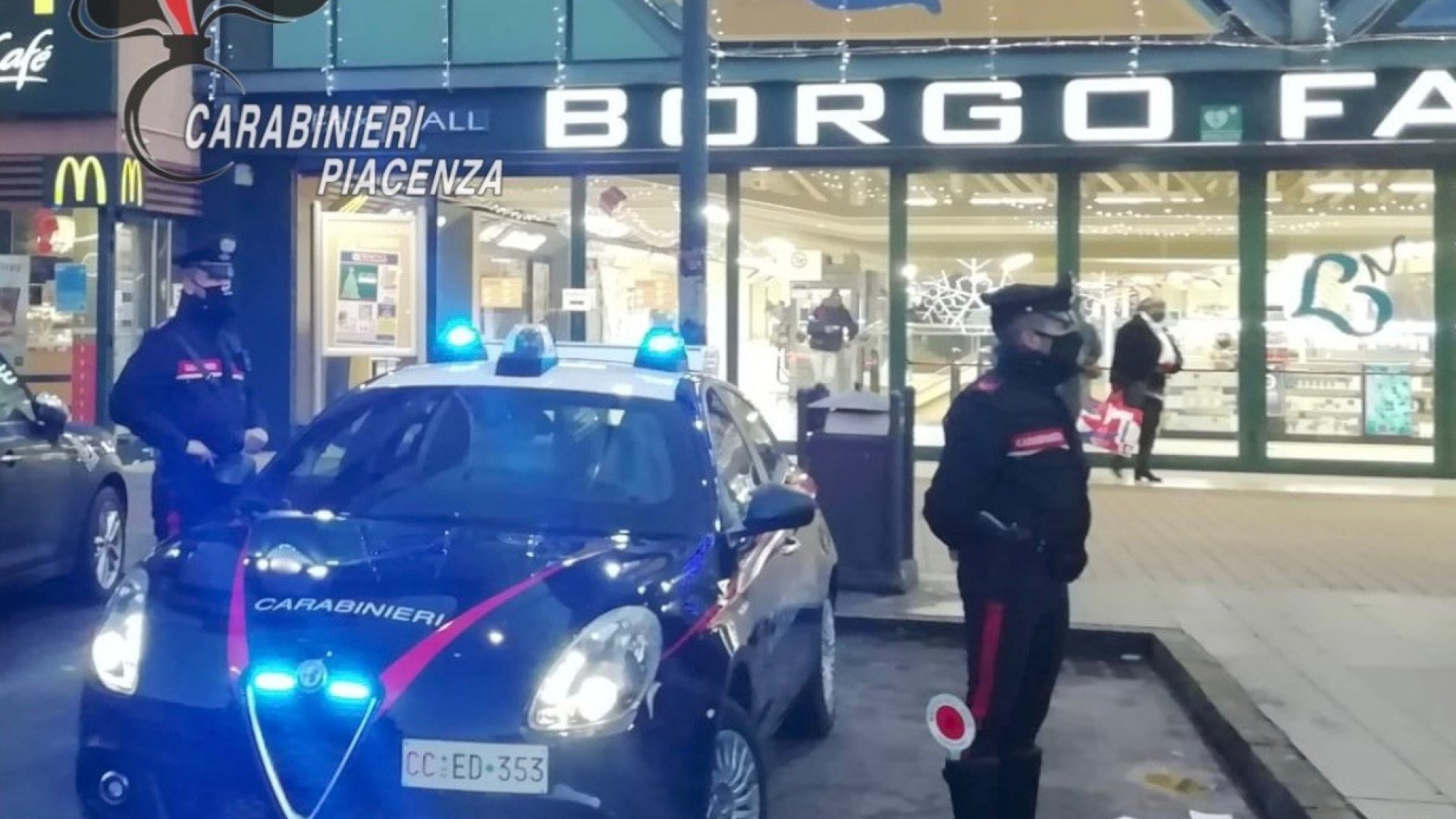 Ubriachi al centro commerciale, due interventi dei carabinieri. Una denuncia