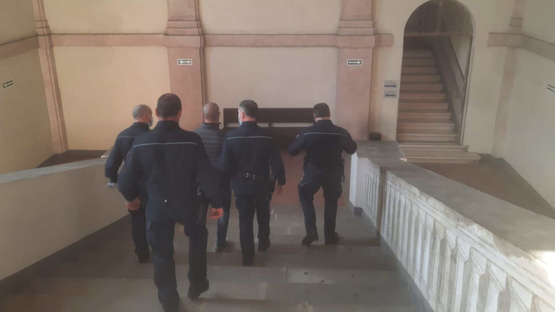 Rivolta in carcere alle Novate: "Vi ammazzeremo tutti". Due detenuti a processo