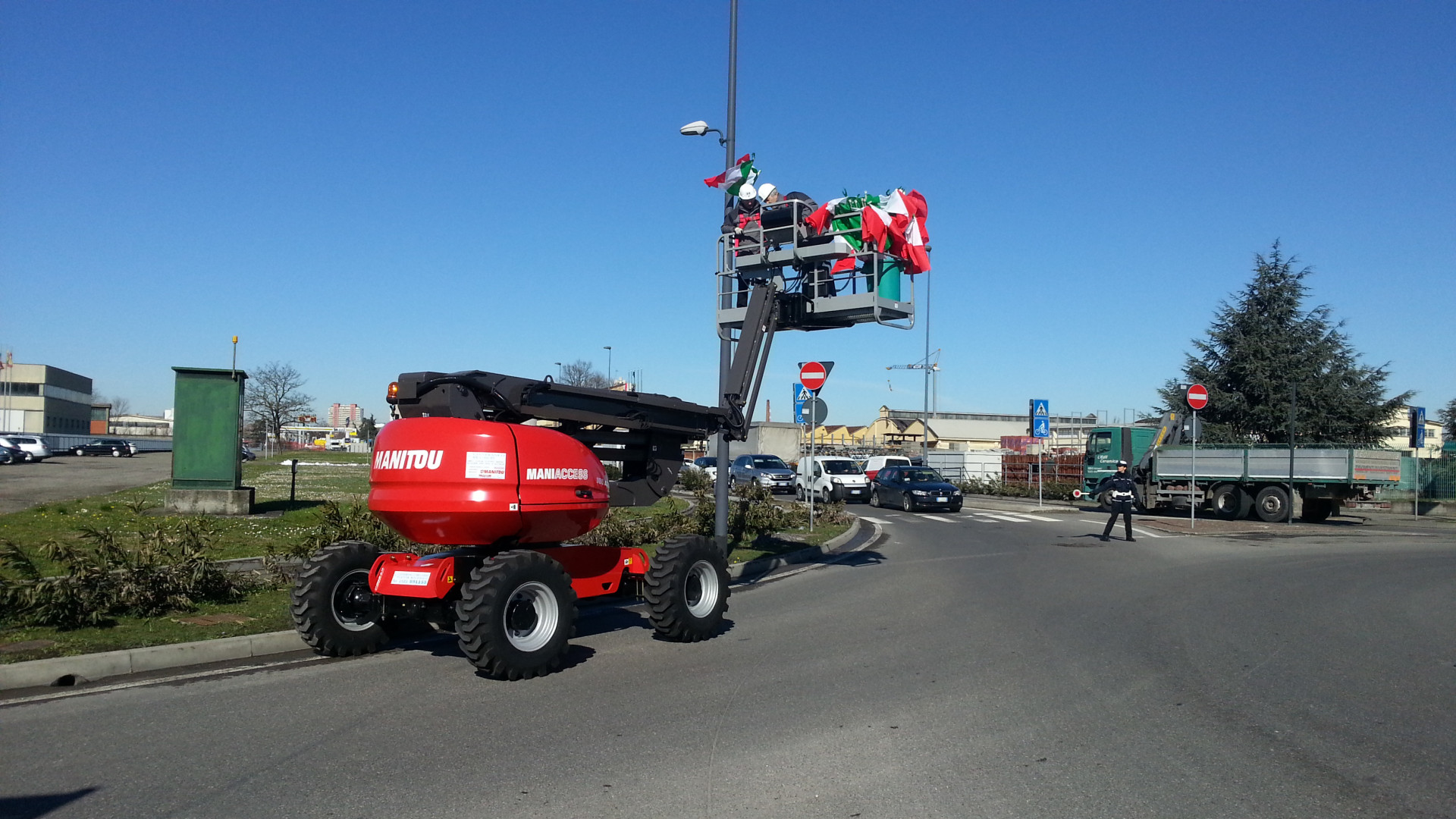 Adunata nazionale degli alpini,l'imbandieramento della città