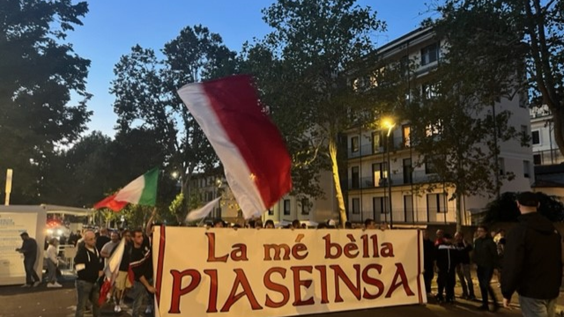 "Per la città che amiamo". Ultras del Piace in corteo per dire "basta al degrado"