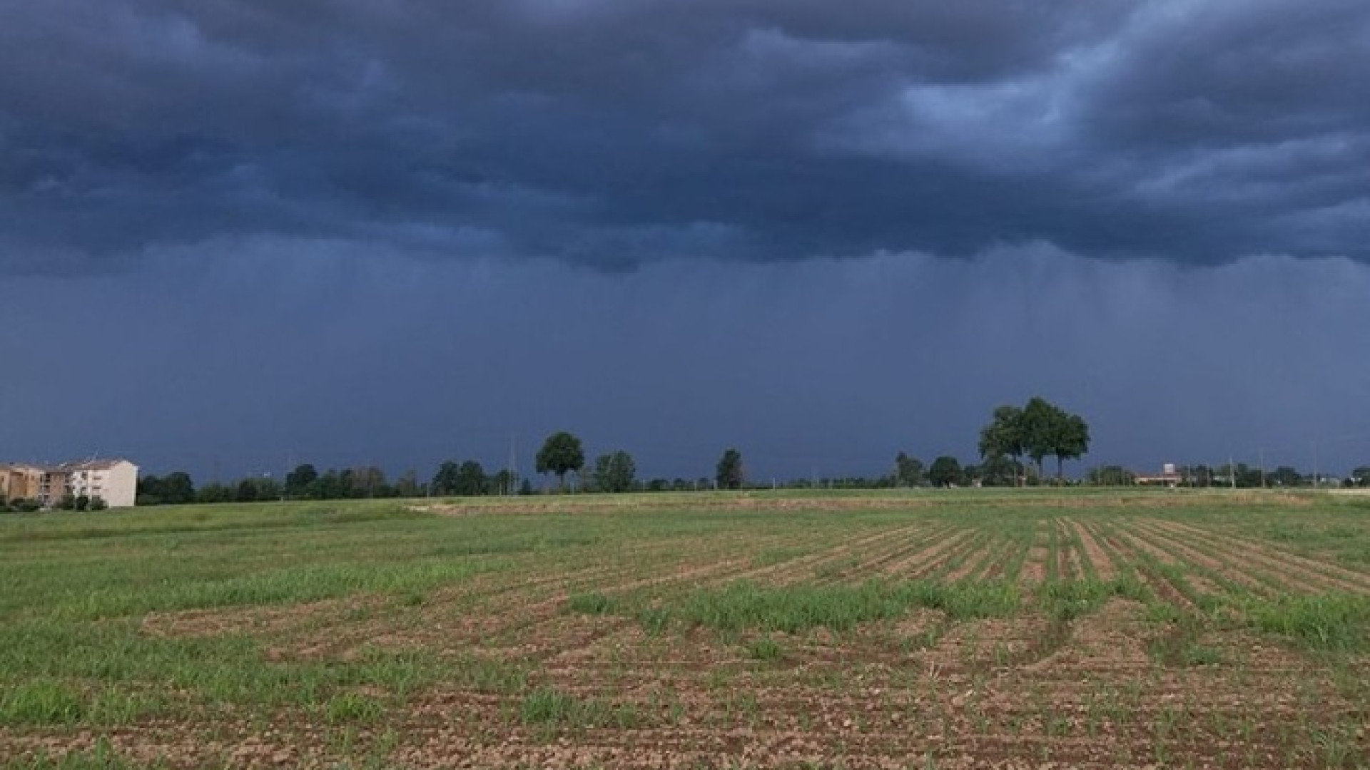 Forti temporali in arrivo domani: è allerta meteo, corsi d'acqua osservati speciali