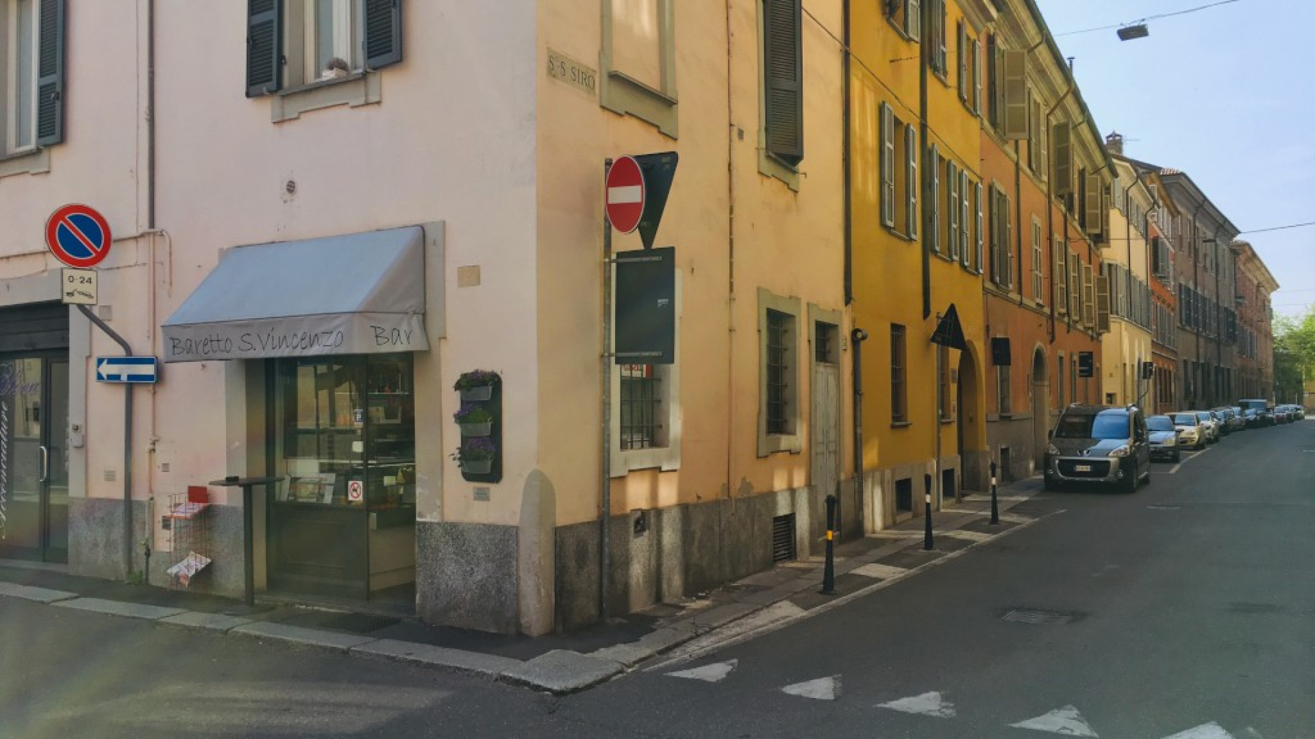 Capriolo scorrazza in centro storico tra via San Siro e via Scalabrini