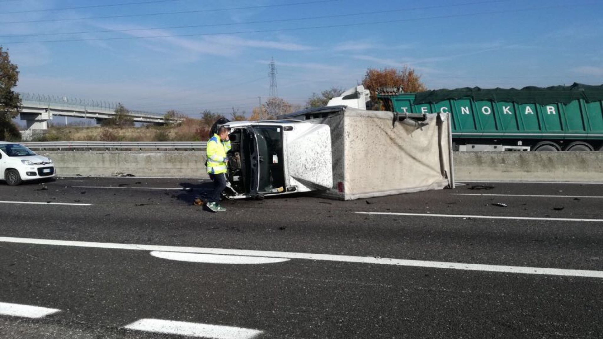 Pontenure: scontro in A1 tra due auto e un furgone, due feriti. Lunghe code