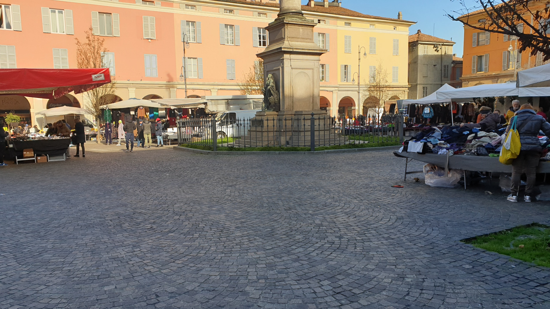 Sospensione dei mercati all’aperto, ridotto il canone Cosap per gli ambulanti