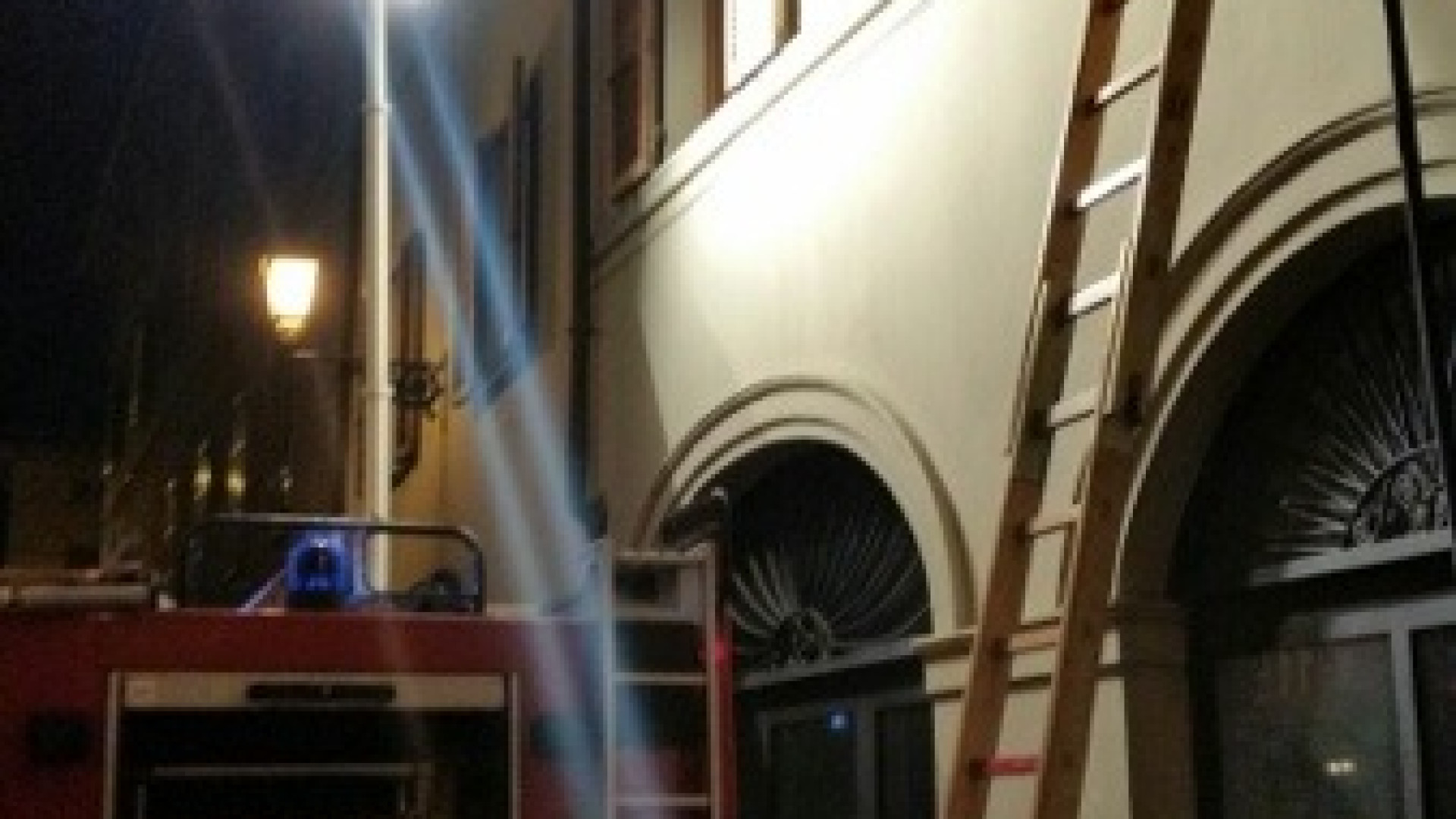 Via Illica: in fiamme lo studio di un avvocato, i pompieri evitano il peggio