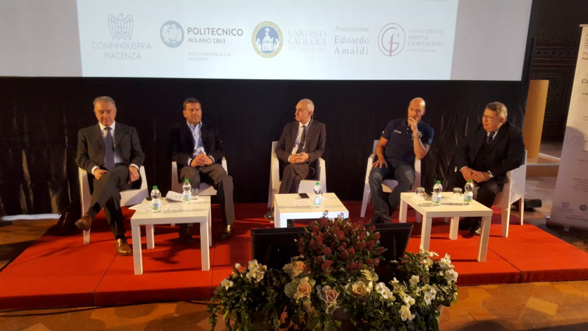 Scienza, innovazione e vita nello spazio: incontro con l'astronauta Parmitano