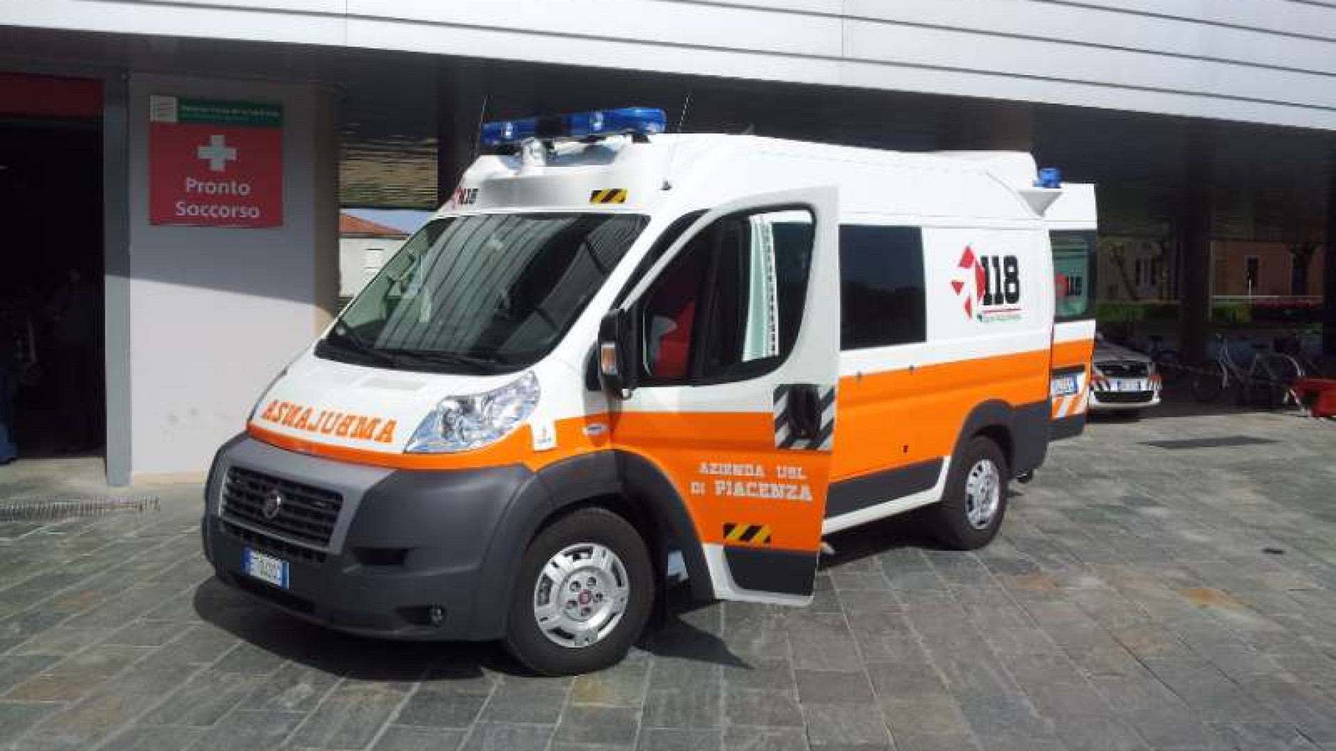 Alseno: moto contro auto, 26enne piacentino gravissimo