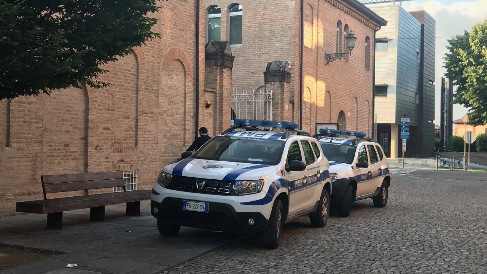 Sorpresi a caricare bici rubate su un furgone: arrestati due uomini