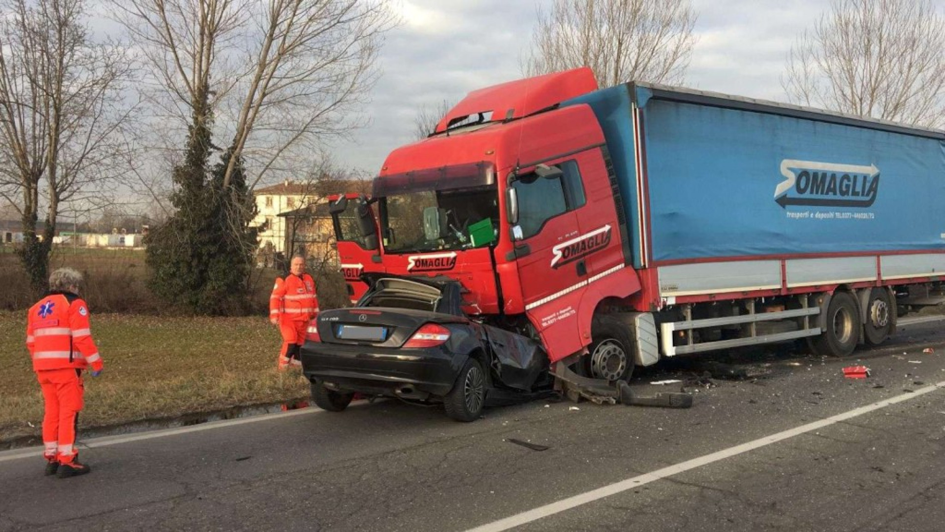 Terribile frontale tra un'auto e un camion a San Nazzaro, muore un 52enne