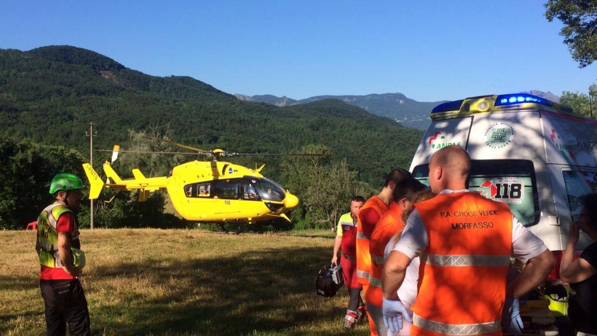 Malore mentre cerca funghi nel bosco: a Fidenza in elicottero