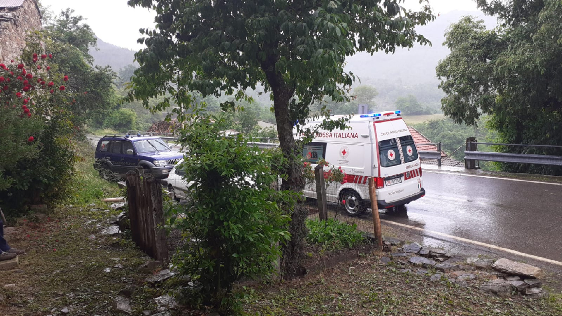 Malore in un campo a Marchi di Ferriere, 77enne trasportato in ospedale
