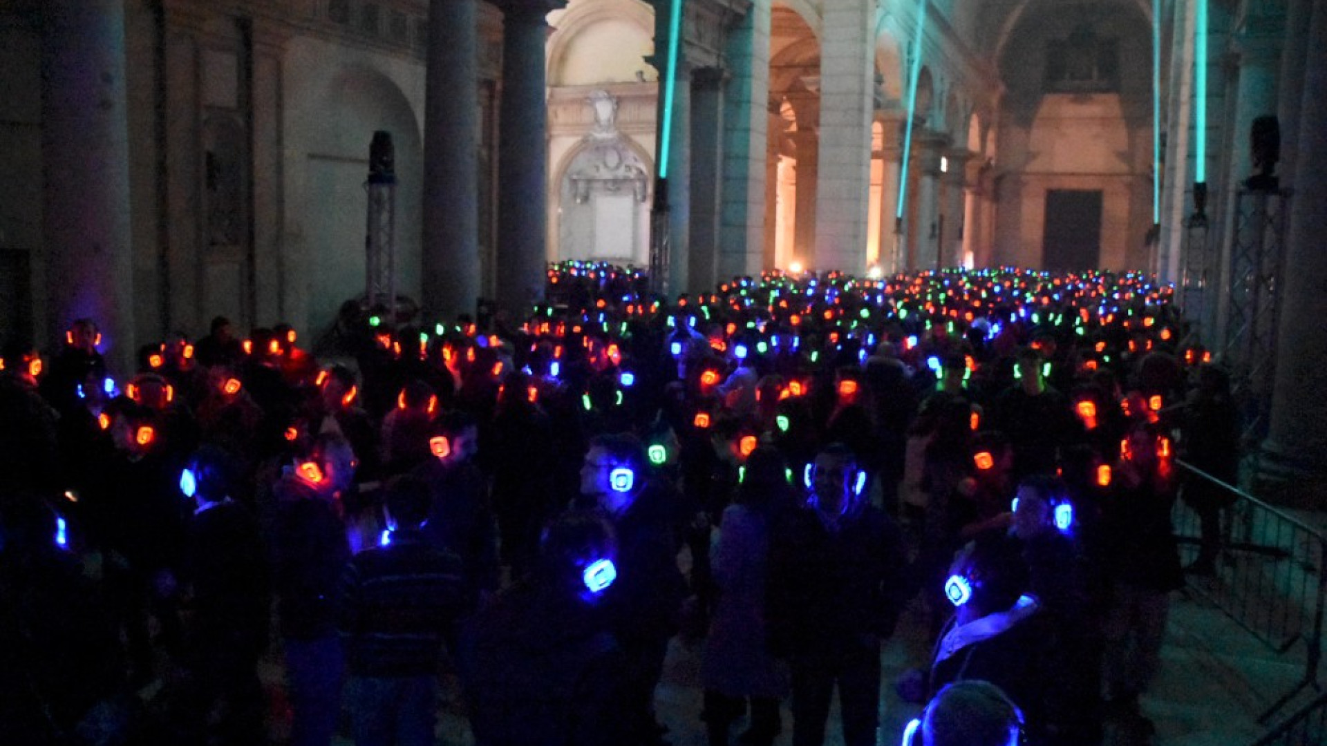 In migliaia per la Silent disco in Sant'Agostino