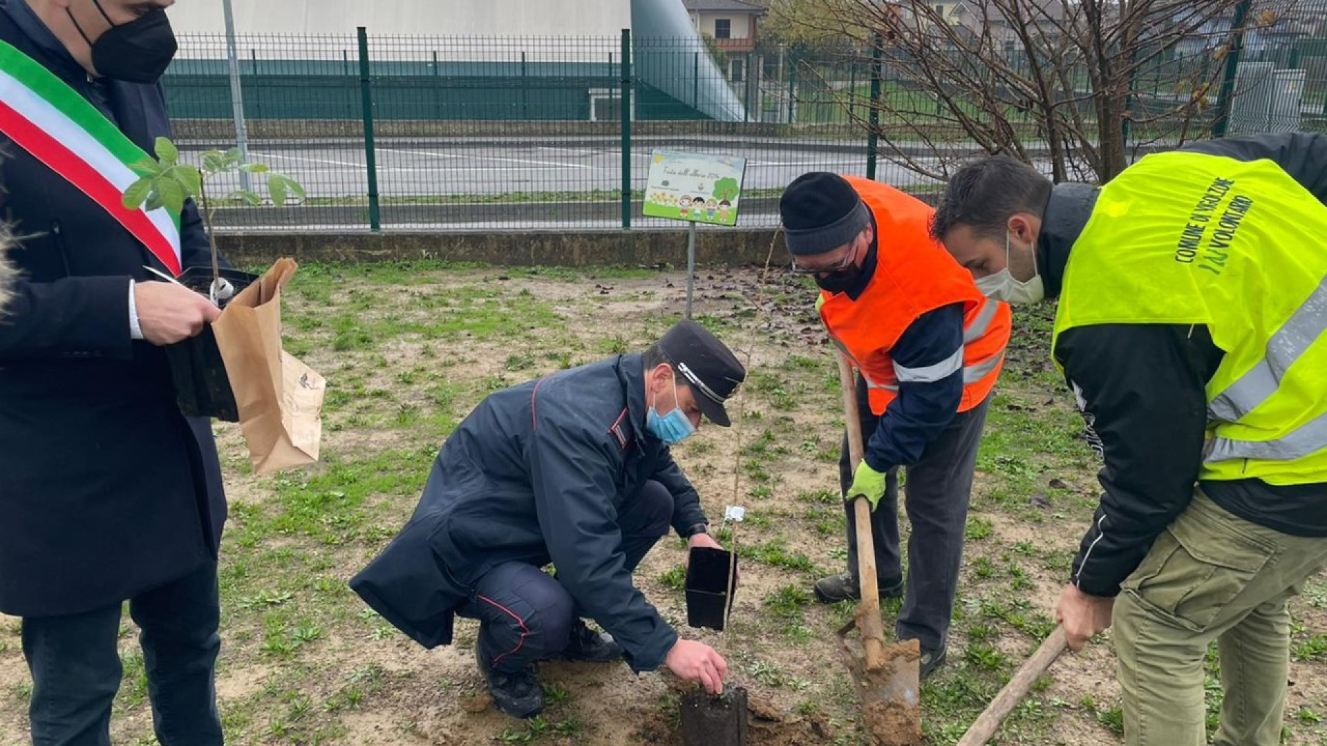Giornata dell'albero, dai carabinieri forestali piante per le scuole piacentine
