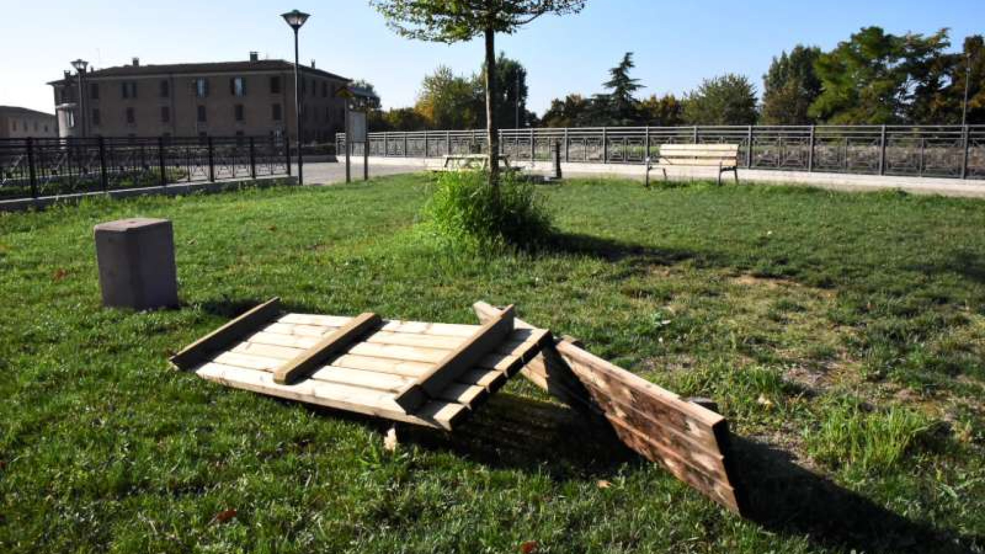 I vandali tornano a Bastione Campagna: danni ingenti