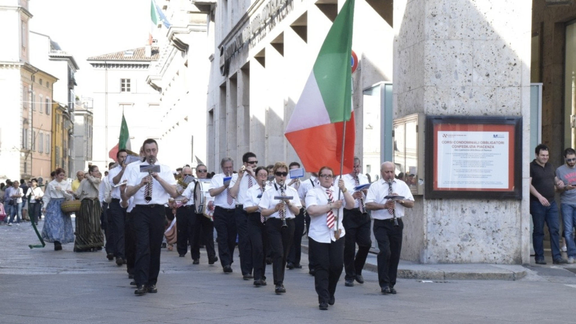 Piacenza primogenita: corteo in costume. Benemerenza ad Africa Mission