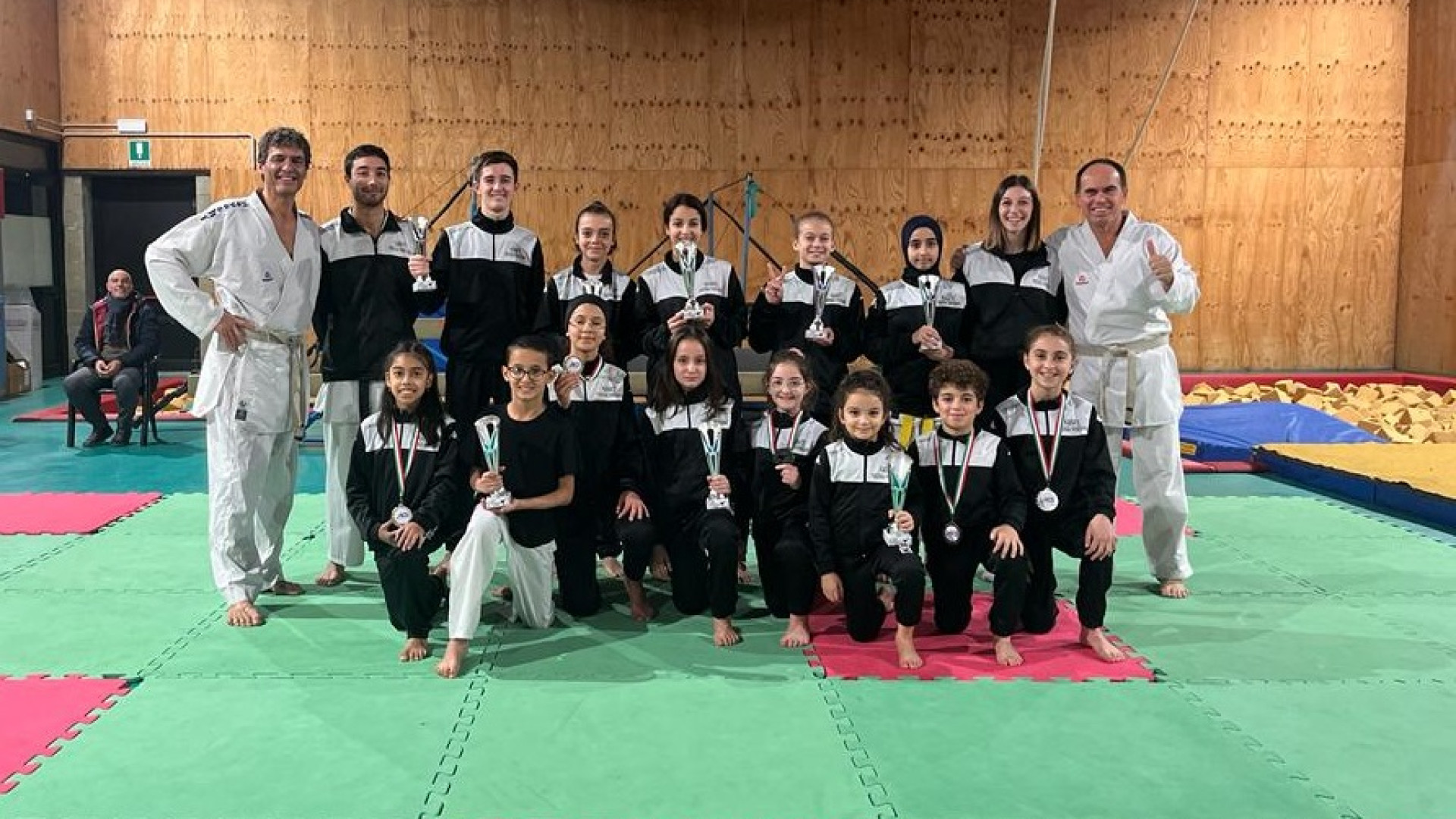 Nove ori, tre argenti e un bronzo per i giovani del Karate Farnesiana