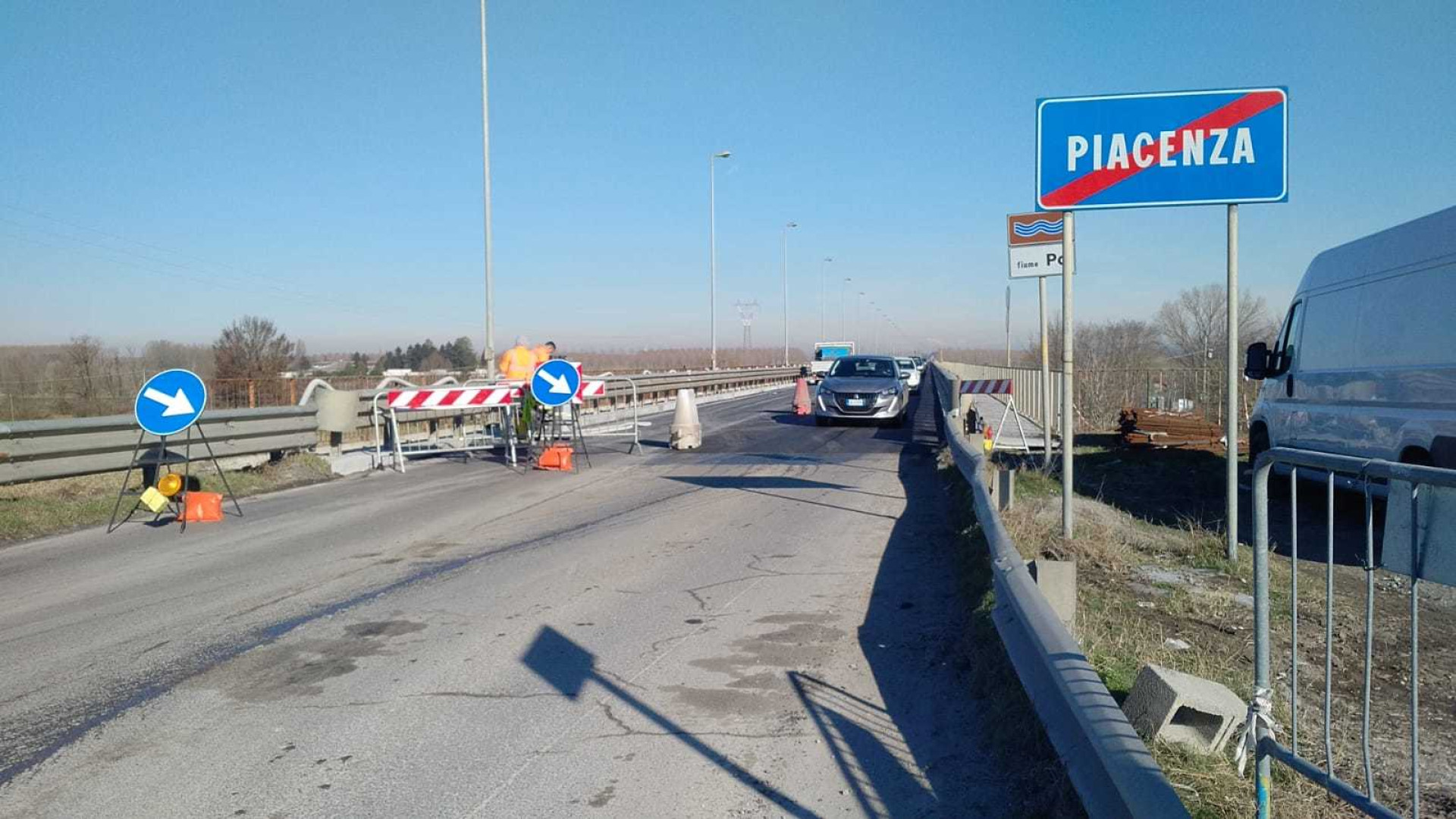 Castel San Giovanni, barca trascinata dalla piena: chiude il ponte di Pievetta