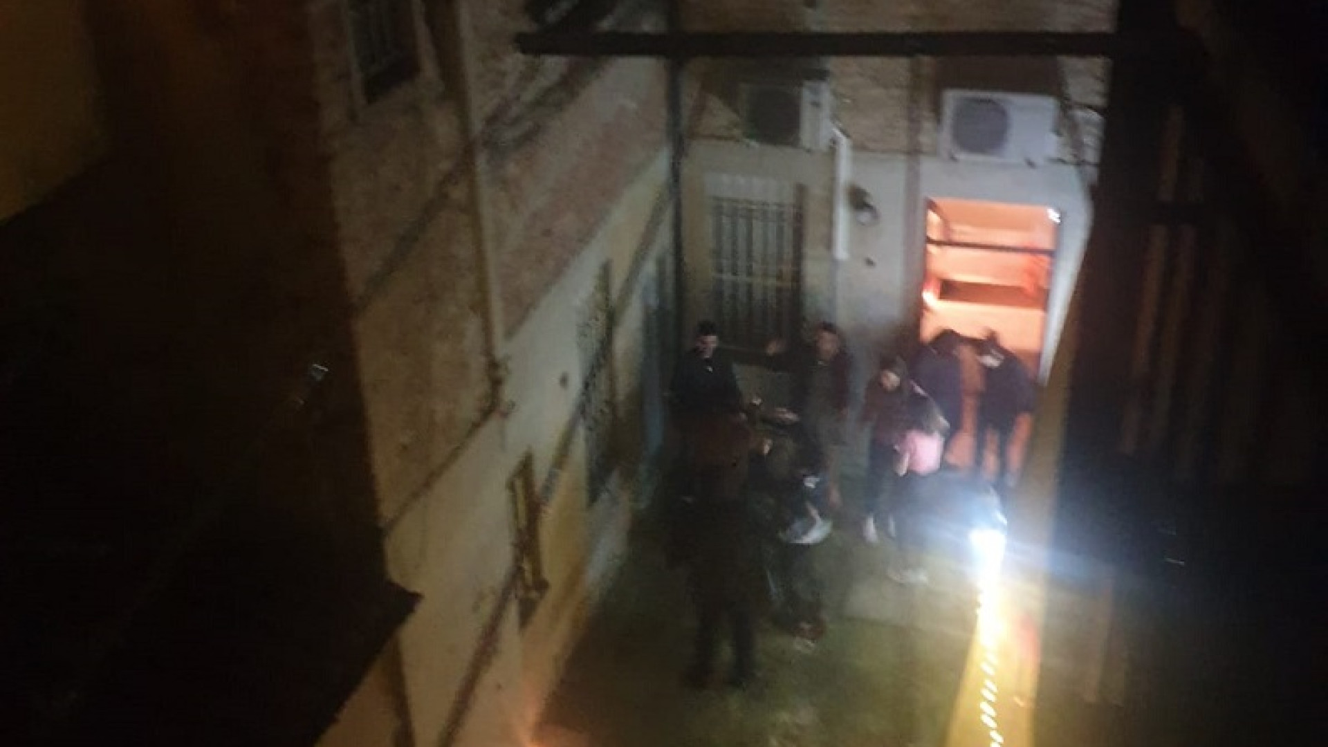 Festino "clandestino" in pieno centro: 15 giovani stipati in un bilocale