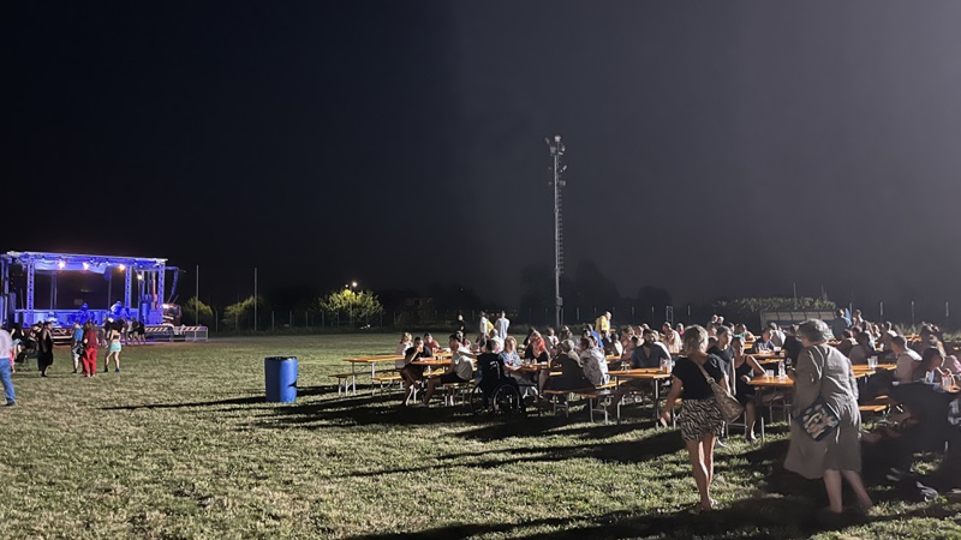 Carpaneto, spruzza negli occhi spray urticante e ruba l'incasso della festa