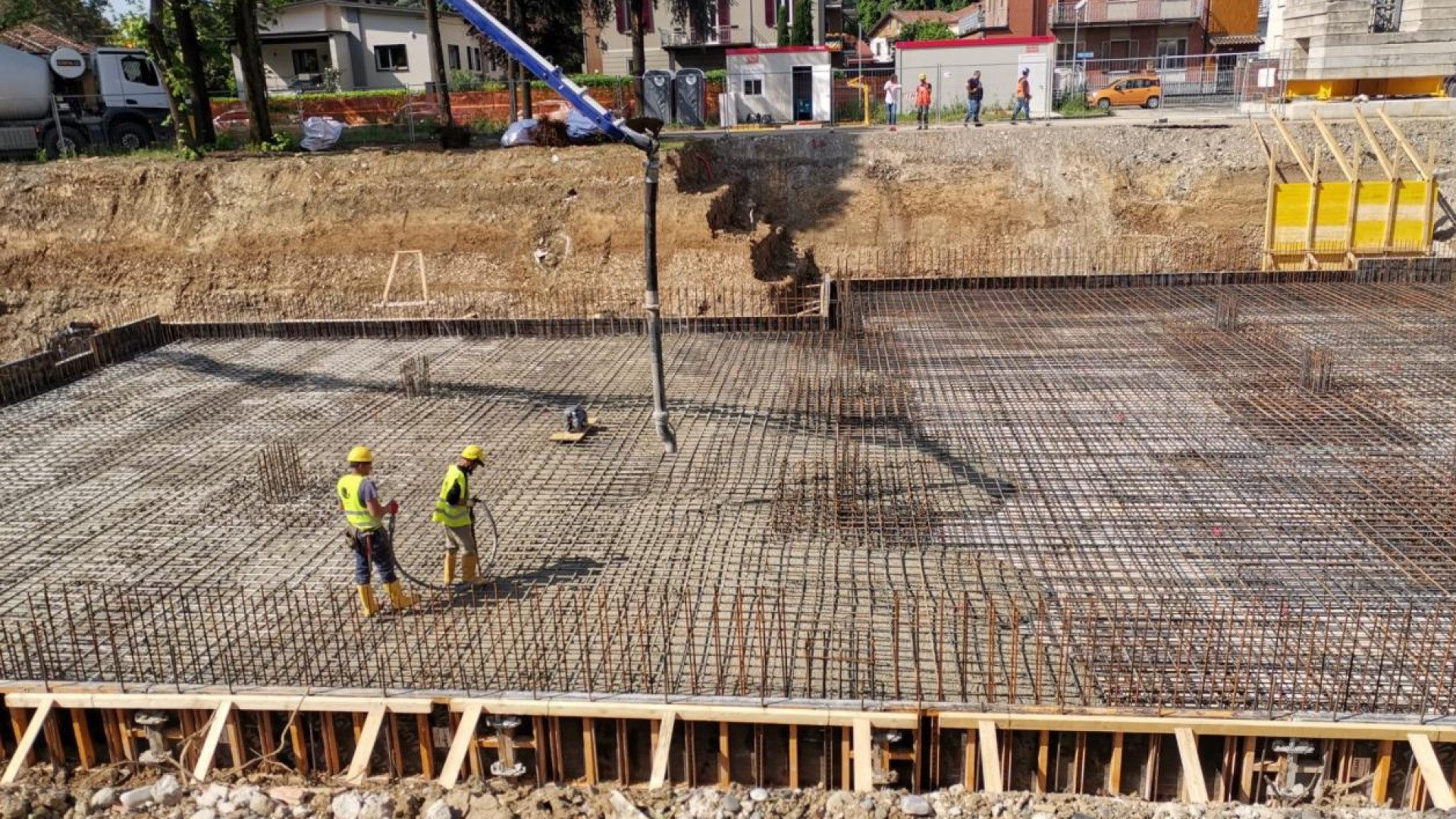 Ex clinica Belvedere, avanti il cantiere in via Gadolini: in corso il getto delle fondazioni