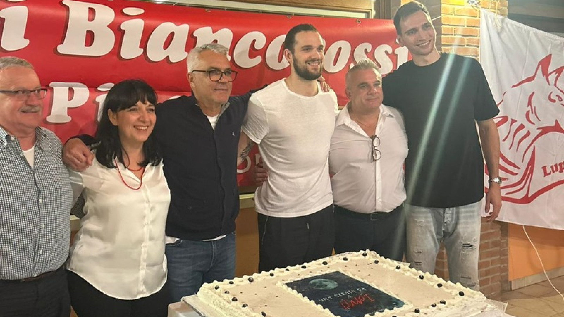 Romanò conduttore, i centrali vincono la "sfilata": un successo la cena dei Lupi